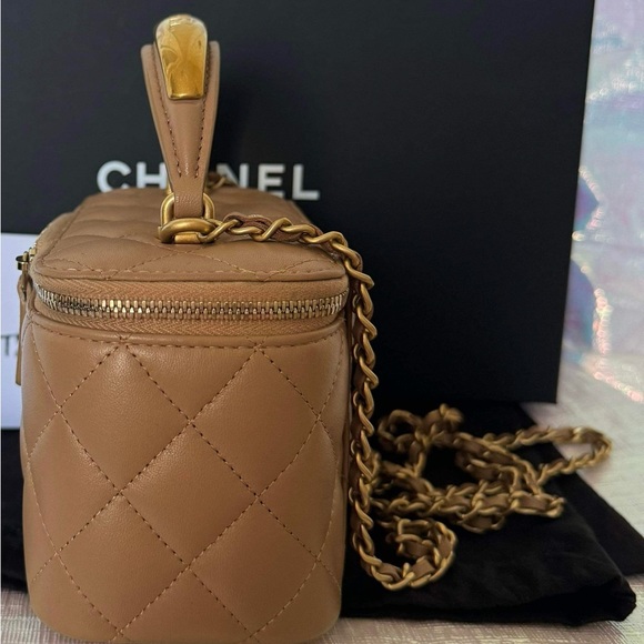 SOLD! Authentic Chanel 2022 Quilted Gold Top Handle Vanity (Gold Chanel Logo)! - Picture 7 of 17